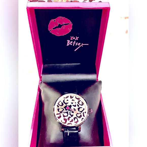 Betsey Johnson Black Animal Print watch with box - Picture 3 of 4